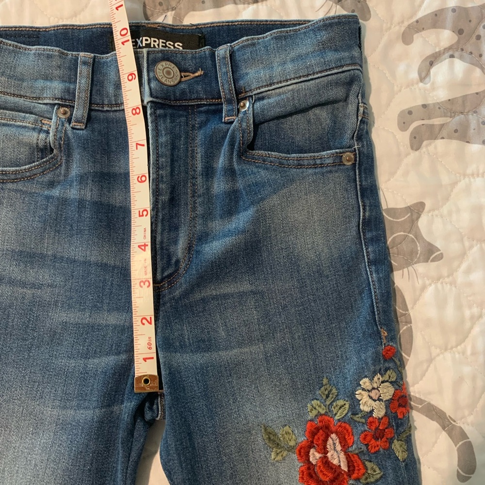 NWOT Express High Rise Stretch Legging Jeans with Embroidery, Size 00R(Regular) - Picture 7 of 9